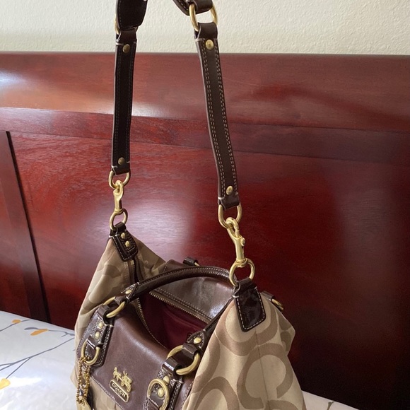 Coach Madison Gold Signature Handbag H0868-12947 - Picture 4 of 11